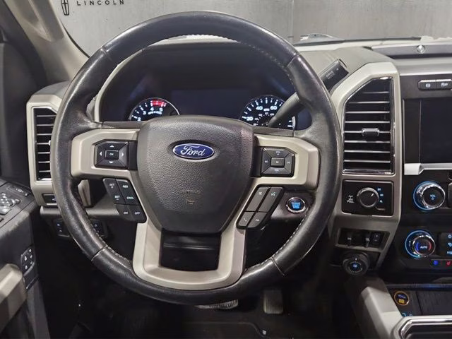 2021 Oxford White Ford Super Duty F-250 SRW Lariat 4X4 Truck