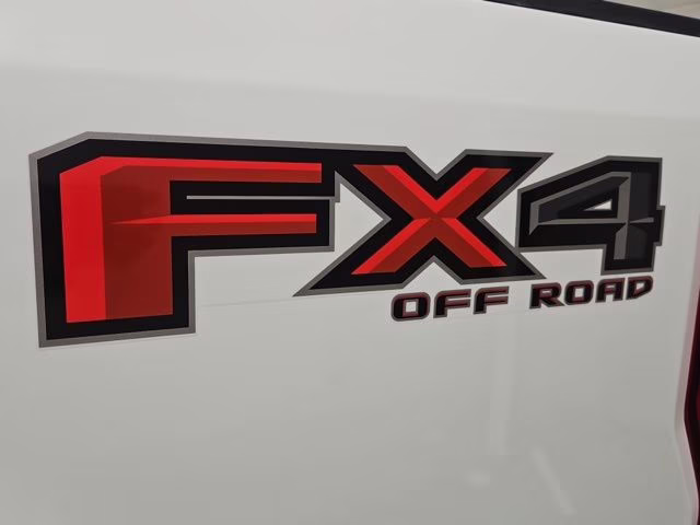 2021 Oxford White Ford Super Duty F-250 SRW Lariat 4X4 Truck