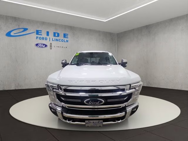 2021 Oxford White Ford Super Duty F-250 SRW Lariat 4X4 Truck