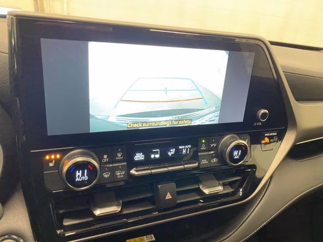 2023 Moon Dust Toyota Highlander XLE AWD SUV