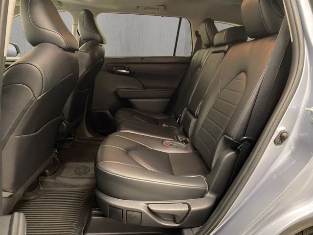 2023 Moon Dust Toyota Highlander XLE AWD SUV