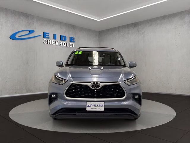 2023 Moon Dust Toyota Highlander XLE AWD SUV