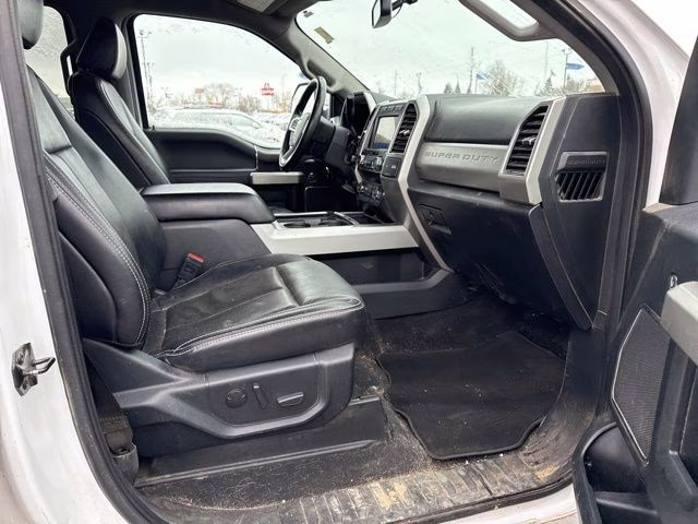 2021 Oxford White Ford Super Duty F-250 SRW Lariat 4X4 Truck