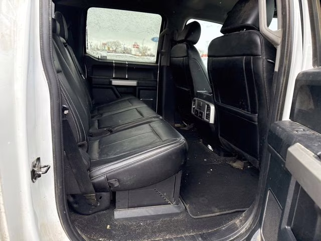 2021 Oxford White Ford Super Duty F-250 SRW Lariat 4X4 Truck