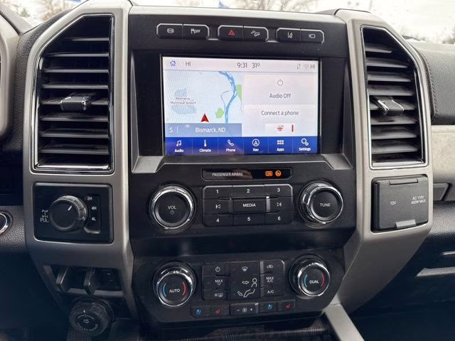 2021 Oxford White Ford Super Duty F-250 SRW Lariat 4X4 Truck