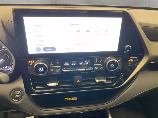 2023 Moon Dust Toyota Highlander XLE AWD SUV