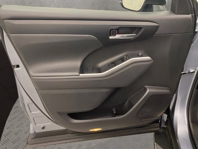 2023 Moon Dust Toyota Highlander XLE AWD SUV