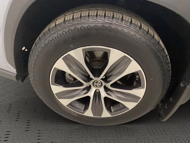 2023 Moon Dust Toyota Highlander XLE AWD SUV