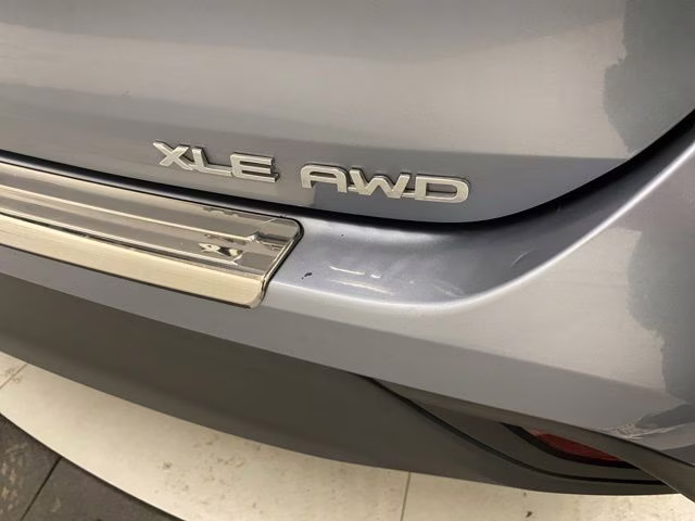 2023 Moon Dust Toyota Highlander XLE AWD SUV