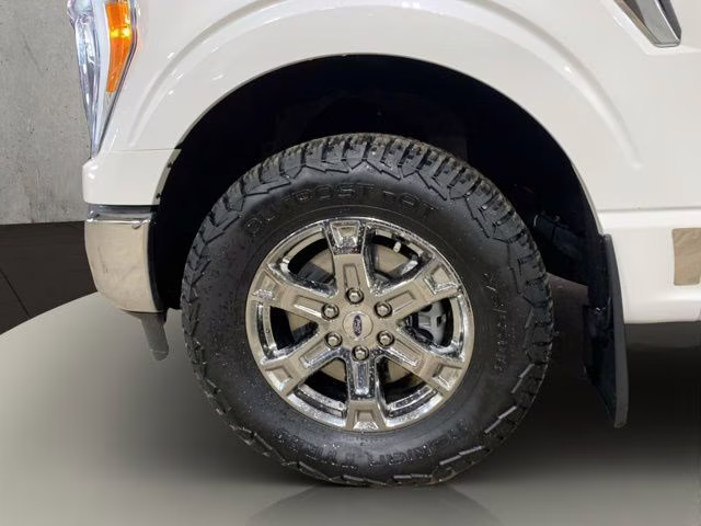 2021 Star White Metallic Tri-Coat Ford F-150 Lariat 4X4 Truck