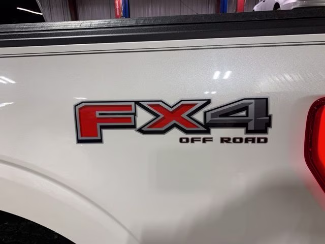 2021 Star White Metallic Tri-Coat Ford F-150 Lariat 4X4 Truck