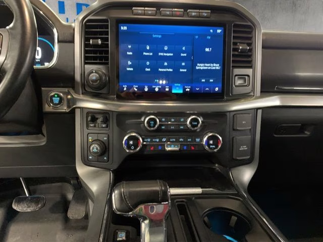 2021 Star White Metallic Tri-Coat Ford F-150 Lariat 4X4 Truck