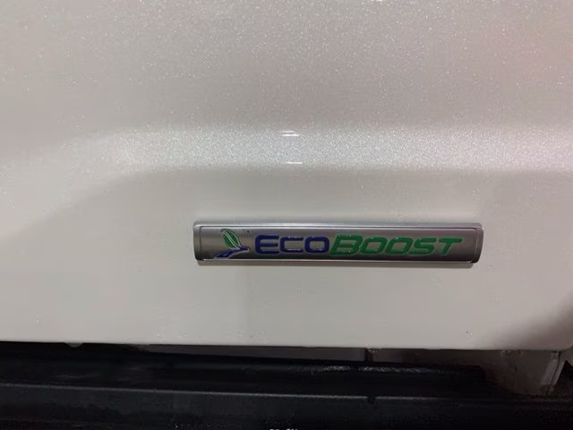 2021 Star White Metallic Tri-Coat Ford F-150 Lariat 4X4 Truck