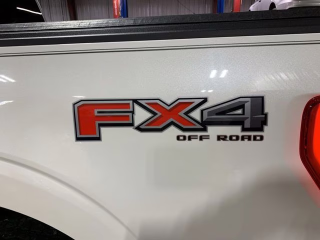 2021 Star White Metallic Tri-Coat Ford F-150 Lariat 4X4 Truck