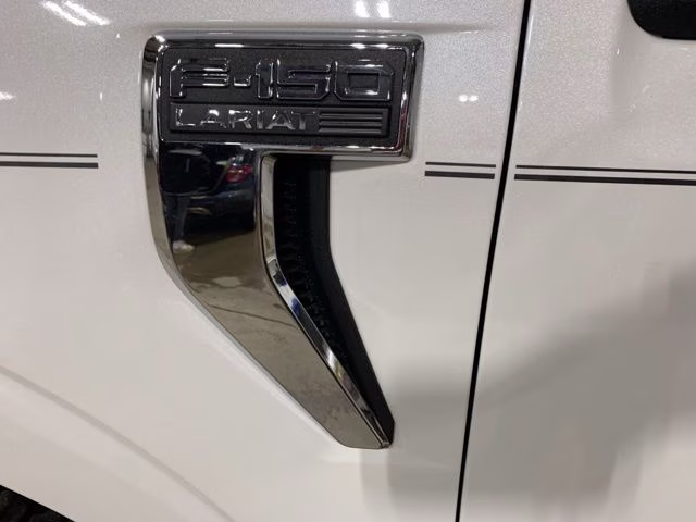 2021 Star White Metallic Tri-Coat Ford F-150 Lariat 4X4 Truck