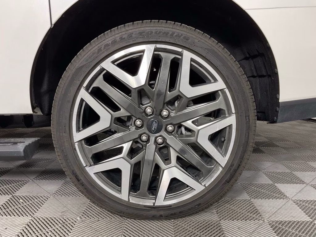 2026 White Metallic Ford Expedition Max Platinum 4X4 SUV