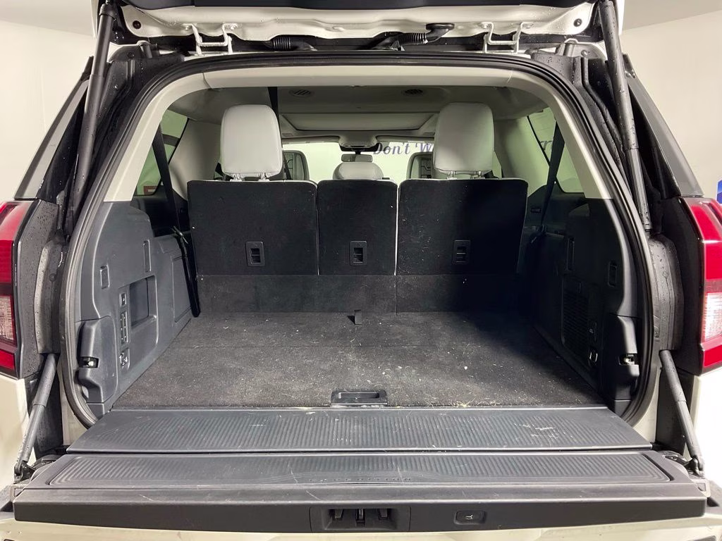 2026 White Metallic Ford Expedition Max Platinum 4X4 SUV