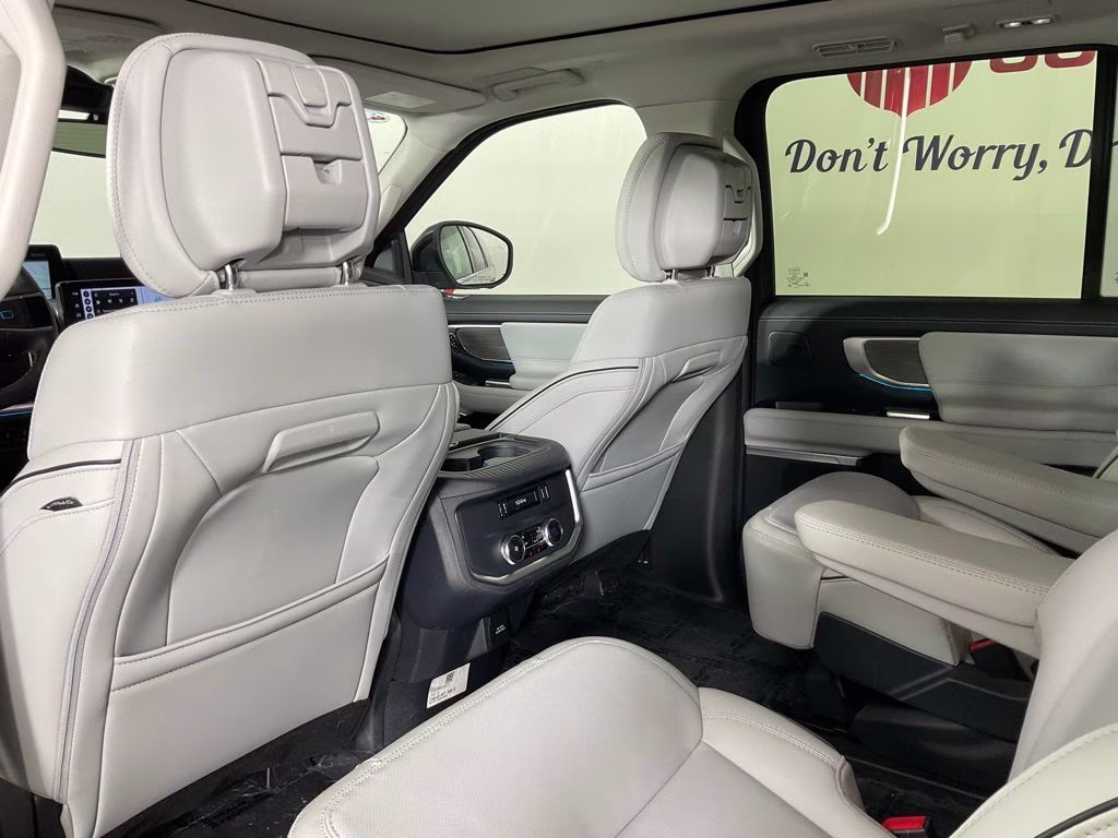 2026 White Metallic Ford Expedition Max Platinum 4X4 SUV