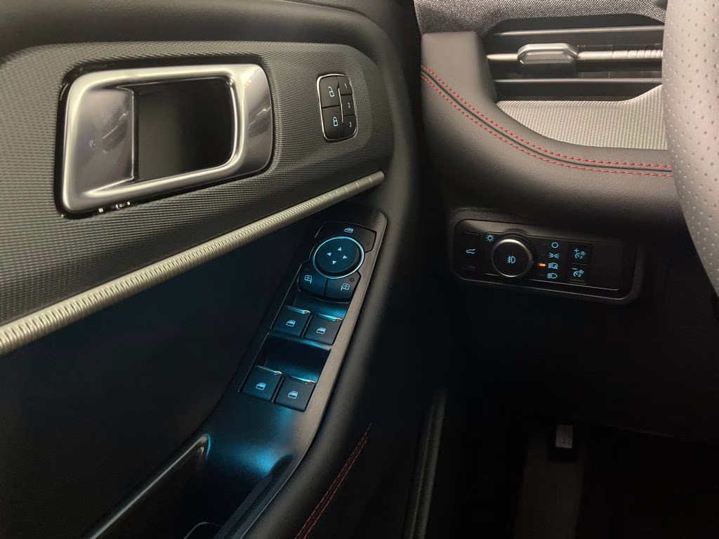 2026 Black Ford Explorer ST-Line RWD SUV