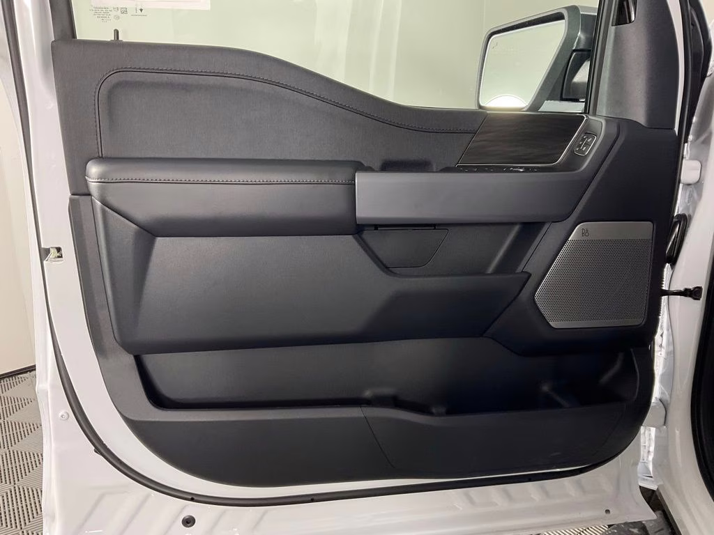 2026 Oxford White Ford F-150 Lariat 4X4 Truck