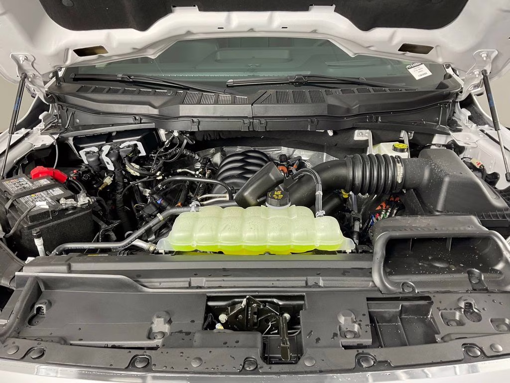 2026 Oxford White Ford F-150 Lariat 4X4 Truck