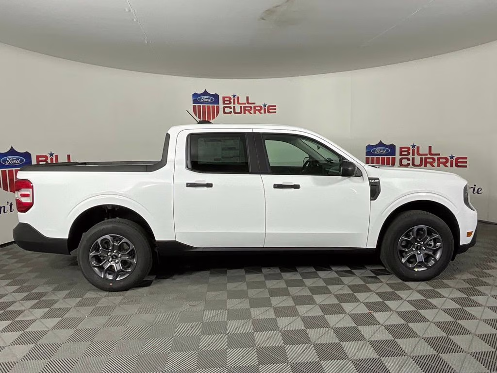 2026 Oxford White Ford Maverick XLT FWD Truck