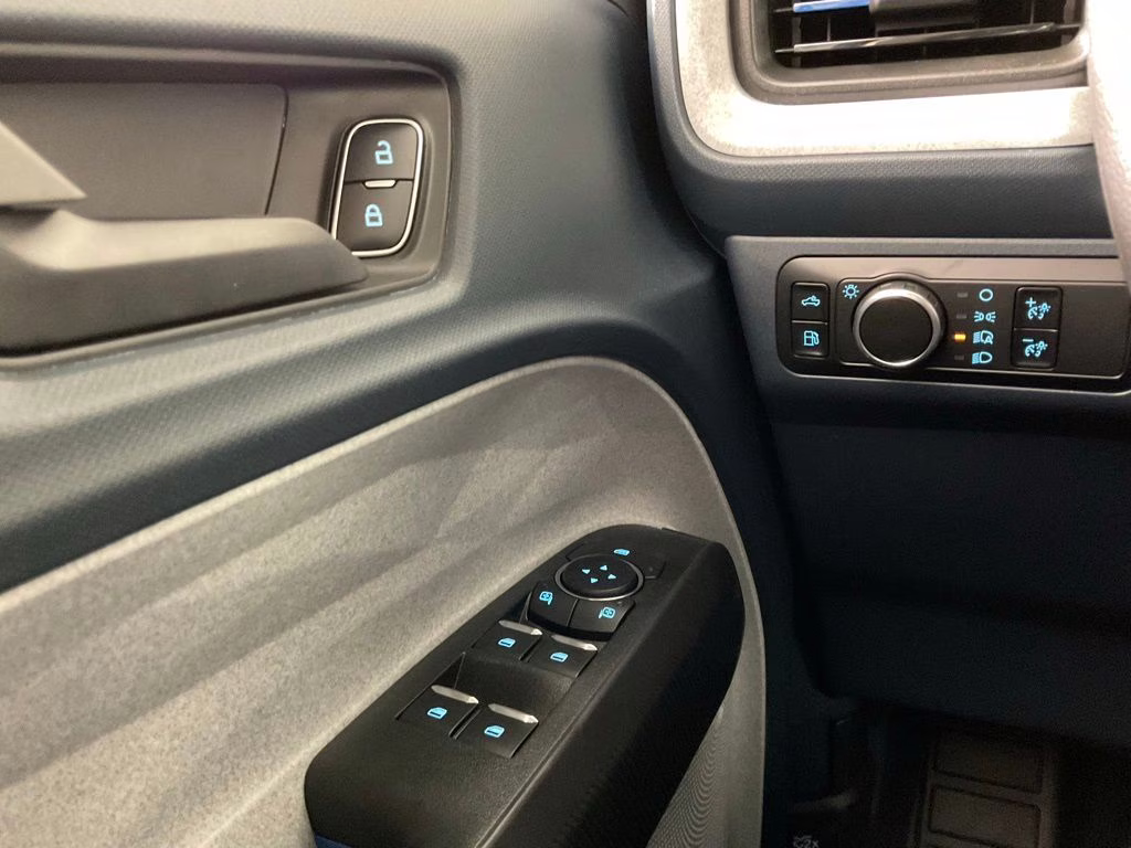2026 Oxford White Ford Maverick XLT FWD Truck