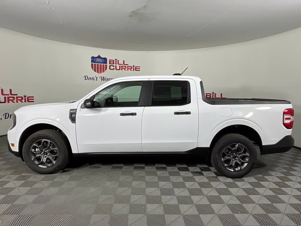 2026 Oxford White Ford Maverick XLT FWD Truck