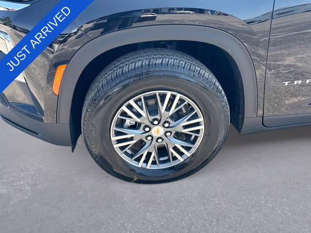 2026 Mosaic Black Metallic Chevrolet Traverse LT FWD SUV