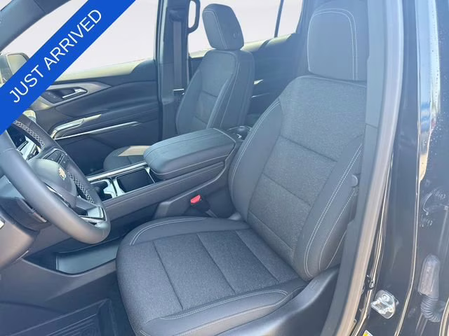2026 Mosaic Black Metallic Chevrolet Traverse LT FWD SUV