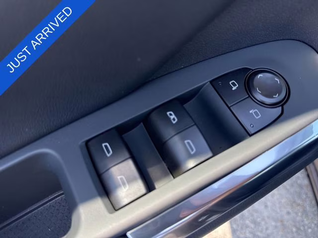 2026 Mosaic Black Metallic Chevrolet Traverse LT FWD SUV