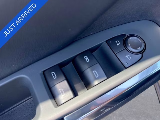2026 Mosaic Black Metallic Chevrolet Traverse LT FWD SUV