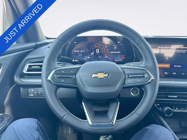 2026 Mosaic Black Metallic Chevrolet Traverse LT FWD SUV