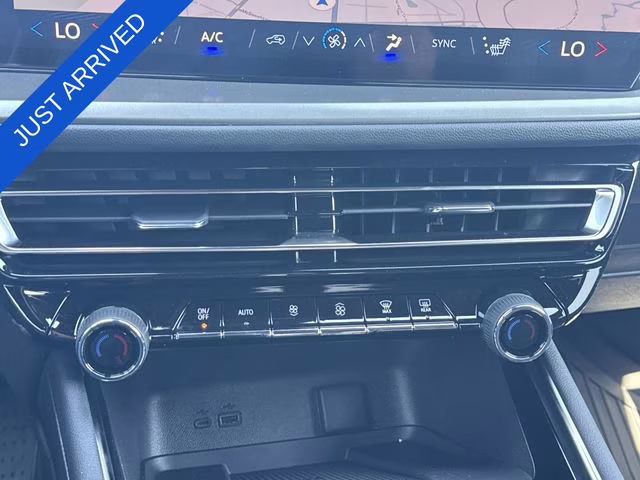 2026 Mosaic Black Metallic Chevrolet Traverse LT FWD SUV