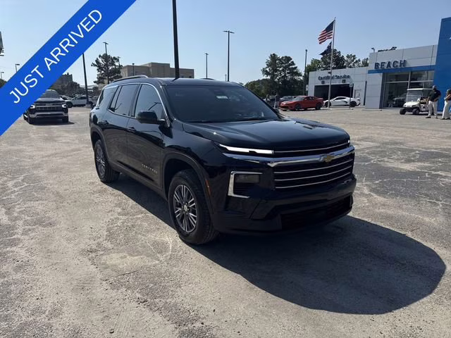 2026 Mosaic Black Metallic Chevrolet Traverse LT FWD SUV