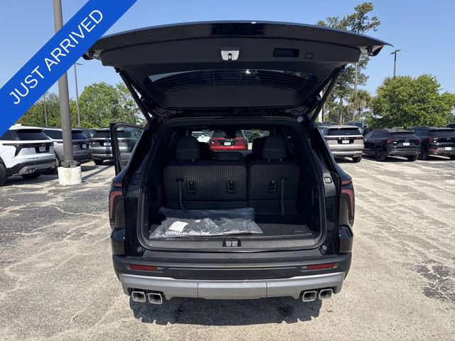 2026 Mosaic Black Metallic Chevrolet Traverse LT FWD SUV