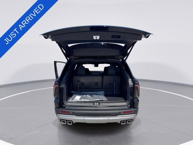 2026 Mosaic Black Metallic Chevrolet Traverse LT FWD SUV
