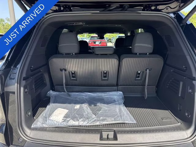 2026 Mosaic Black Metallic Chevrolet Traverse LT FWD SUV