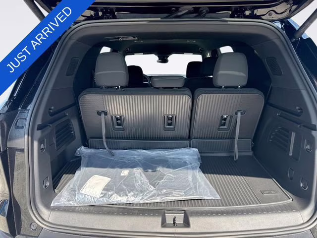 2026 Mosaic Black Metallic Chevrolet Traverse LT FWD SUV
