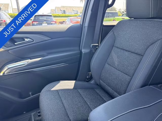 2026 Mosaic Black Metallic Chevrolet Traverse LT FWD SUV