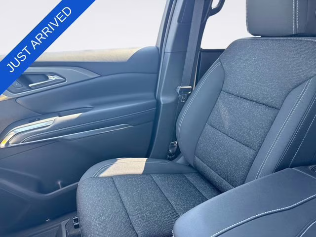 2026 Mosaic Black Metallic Chevrolet Traverse LT FWD SUV