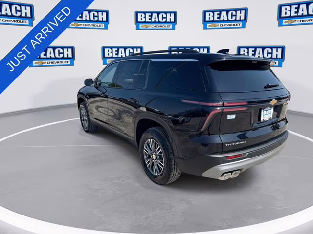 2026 Mosaic Black Metallic Chevrolet Traverse LT FWD SUV
