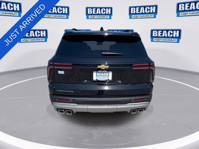 2026 Mosaic Black Metallic Chevrolet Traverse LT FWD SUV