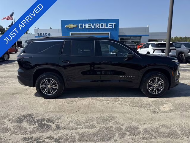 2026 Mosaic Black Metallic Chevrolet Traverse LT FWD SUV