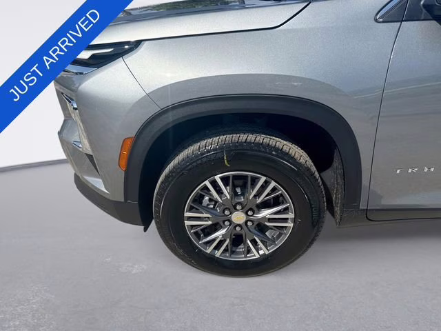 2026 Sterling Gray Metallic Chevrolet Traverse LT FWD SUV