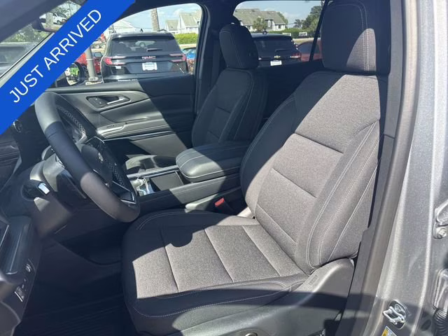 2026 Sterling Gray Metallic Chevrolet Traverse LT FWD SUV