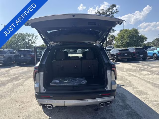 2026 Sterling Gray Metallic Chevrolet Traverse LT FWD SUV