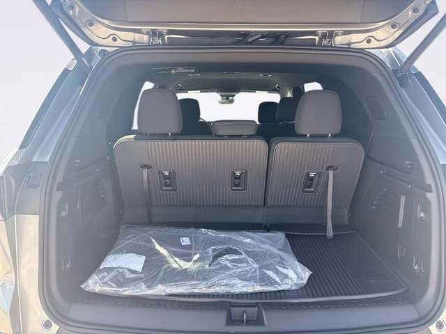 2026 Sterling Gray Metallic Chevrolet Traverse LT FWD SUV