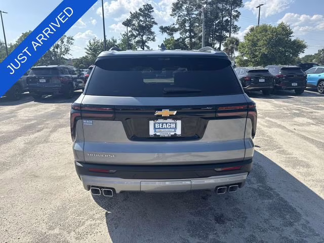 2026 Sterling Gray Metallic Chevrolet Traverse LT FWD SUV