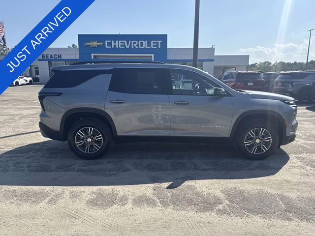 2026 Sterling Gray Metallic Chevrolet Traverse LT FWD SUV